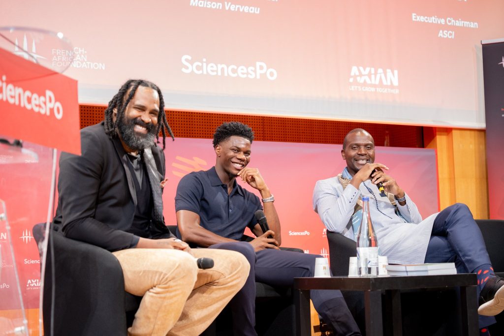 Ronny Turiaf et Aurélien Tchouaméni sur scène à Sciences Po